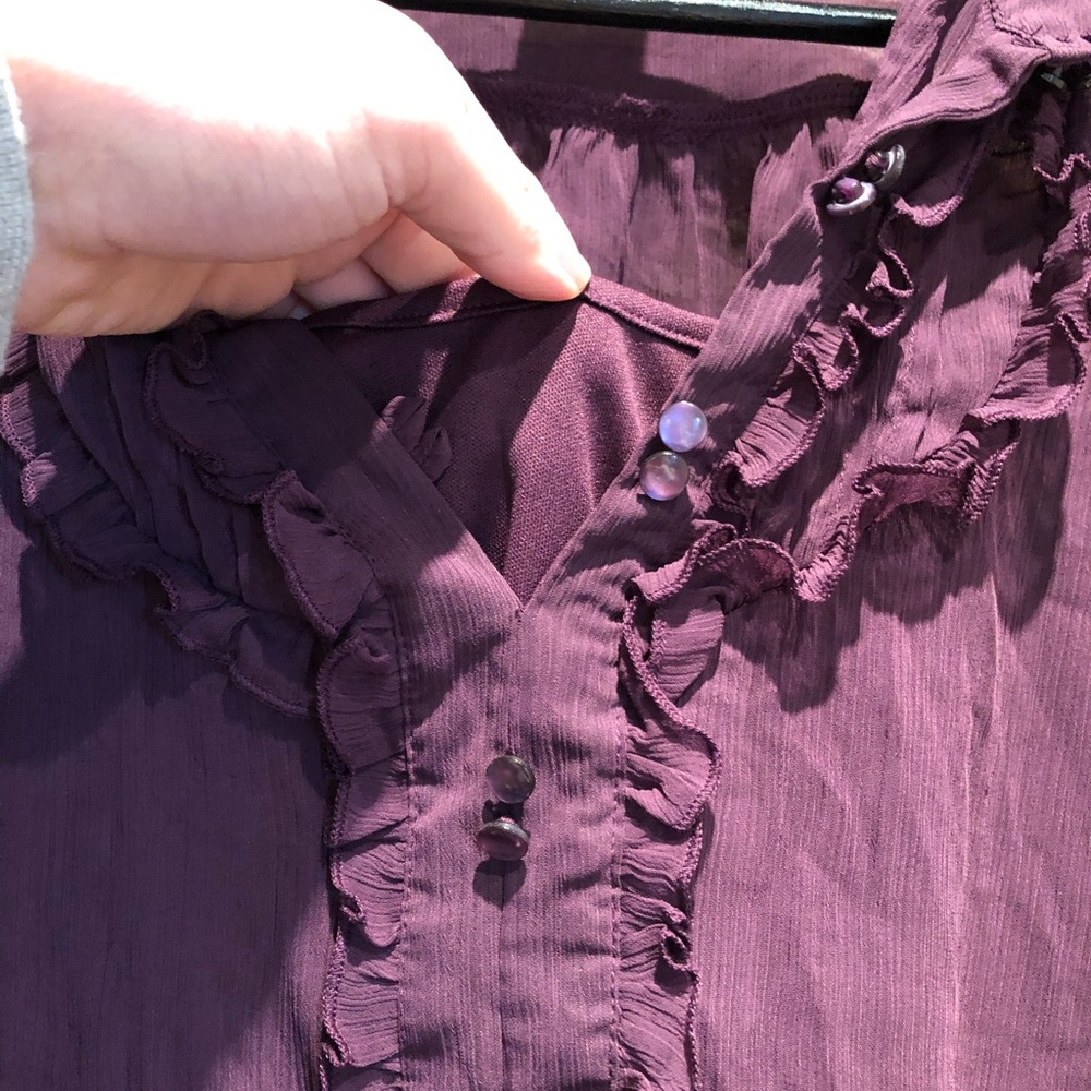 Cute Ruffled Top - Picture 4 of 6